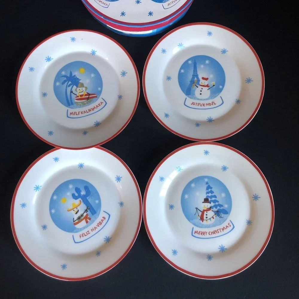 🎄 NWT Set of 4 Adorable Sur La Table Christmas Snow Globe Snowman Plates 7.5